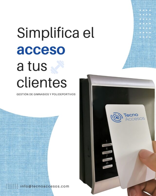 Sistema de control de accesos y presencia avanzado instalado en la entrada de un gimnasio gestionado por Tecnoaccesos